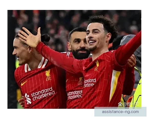 豪门对决引爆焦点新星破门助队登顶联赛榜首球迷沸腾期待冠军归属